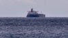 A lefoglalt, orosz zászló alatt közlekedő Pegasz olajszállító hajó a görögországi Karisztosz partjainál horgonyoz 2022. április 19-én