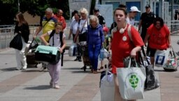 Украински бежанци на гарата в Бургас.