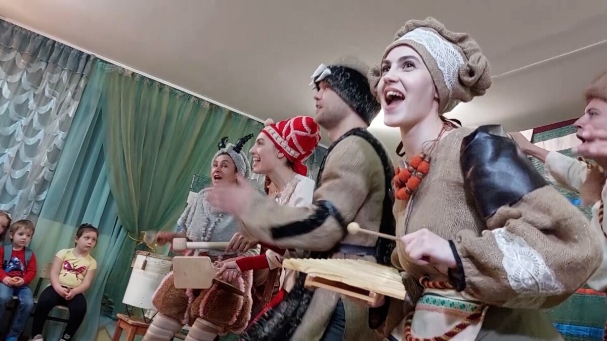 Ukrainian Theater Plays To Evacuee Children In Odesa Bomb Shelter