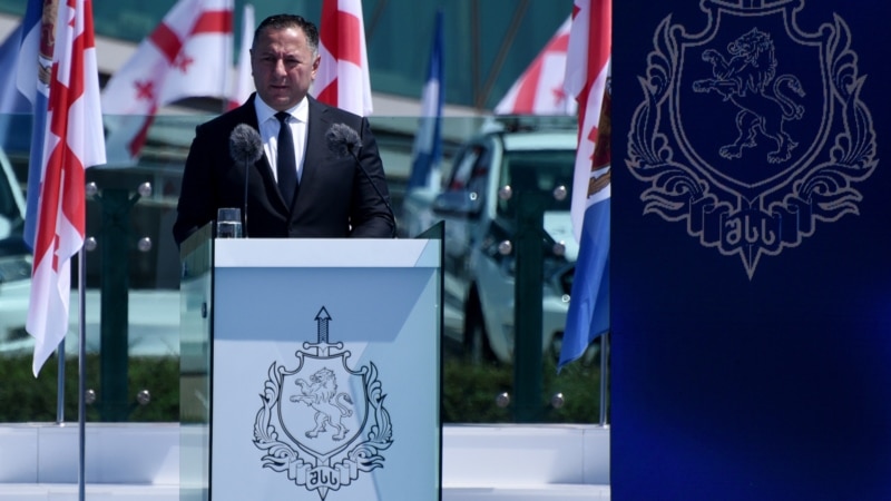 ვახტანგ გომელაურის მაღალ თანამდებობებზე ყოფნის 10 წელი და 13 ამბავი