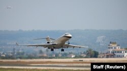 Një avion i operuar nga Rosneft, që besohet se transportonte, Igor Sechin njeriun e afërt të presidentit rus, Vladimir Putin. Palma de Majorka, gusht 2018.