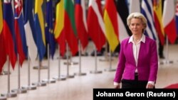 Predsjednica Evropske komisije Ursula von der Leyen po dolasku na samit u Briselu