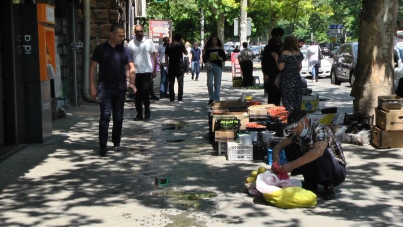 Չնայած արգելքին՝ Երևանում փողոցային առևտուրը շարունակվում է