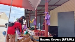 Херсонская сельхозпродукция на рынке в Керчи во время полномасштабной войны России против Украины, 31 мая 2022 года