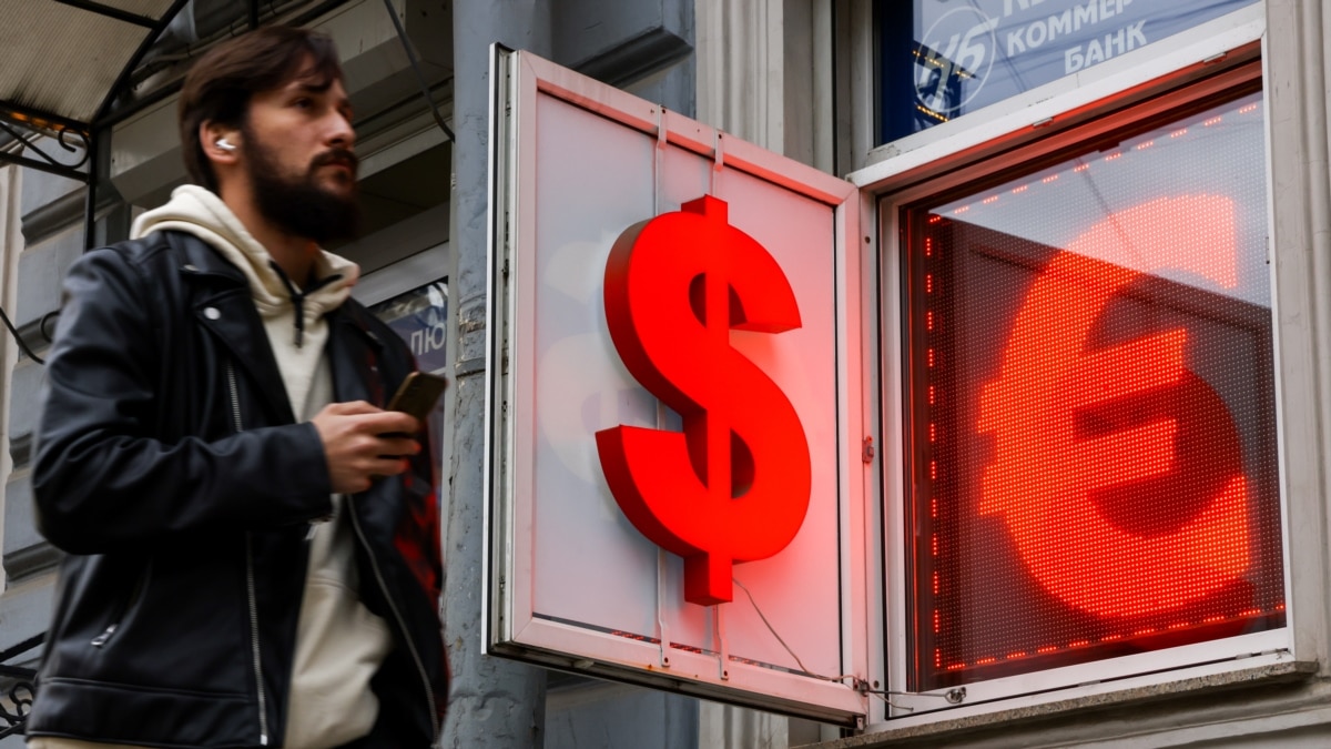 The euro rate exceeded 100 rubles during trading on the Moscow Exchange