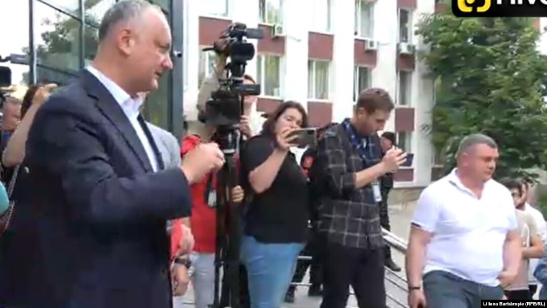 Igor Dodon vorbind presei după decizia Curții de Apel Chișinău, 31 mai 2022. 