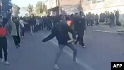 İranın cənubundakı Fəsa şəhərində etirazçılar hökumət binasına hücum ediblər