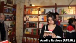 Книжный магазин в Баку, 7 мая 2011