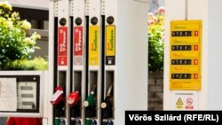 Shell-benzinkút a budapesti Széna téren 2022. május 31-én, amikor még hatósági áron lehetett tankolni (képünk illusztráció)