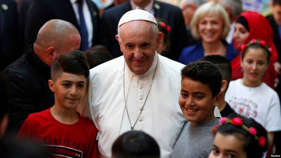 Papa Francisc a vizitat un centru pentru refugiați, în cea de-a doua zi a vizitei sale în Bulgaria