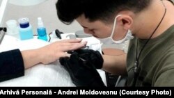 Andrei Moldoveanu își dorește să-și deschidă propriul salon de manichiură-pedichiură, și să devină trainer.