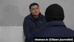 Адил Турдуқулов асирдаги ўзбекларнинг биридан интервью оляпти. Февраль, 2026 йил.