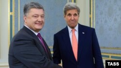  Президент Украины Петр Порошенко и госсекретарь США Джон Керри