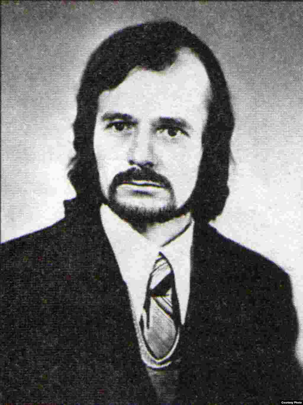 Mustafa Cemilev beşinci dəfə həbsdən təzə &ccedil;ıxıb, Daşkənd, 1979-cu il
