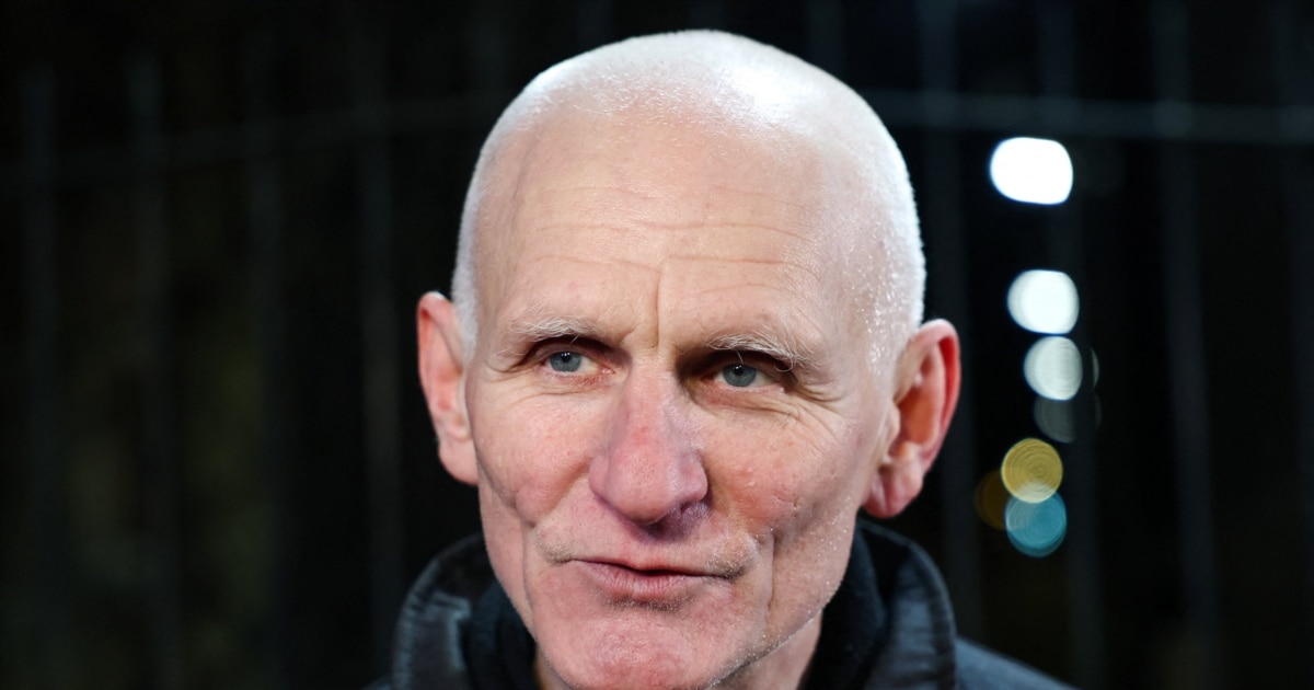 Режимът на Александър Лукашенко в Беларус прати правозащитника Алес Бяляцки