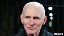 Aktivist za ljudska prava Ales Byalyatski u američkoj ambasadi u Vilniusu ubrzo nakon puštanja iz bjeloruskog zatvora 13. decembra