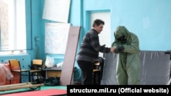 В Симферополе провели военно-спортивную эстафету для школьников