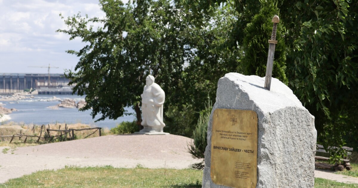У Запоріжжі відкрили пам’ятний знак «запорізькому кіборгу» В’ячеславу Зайцеву