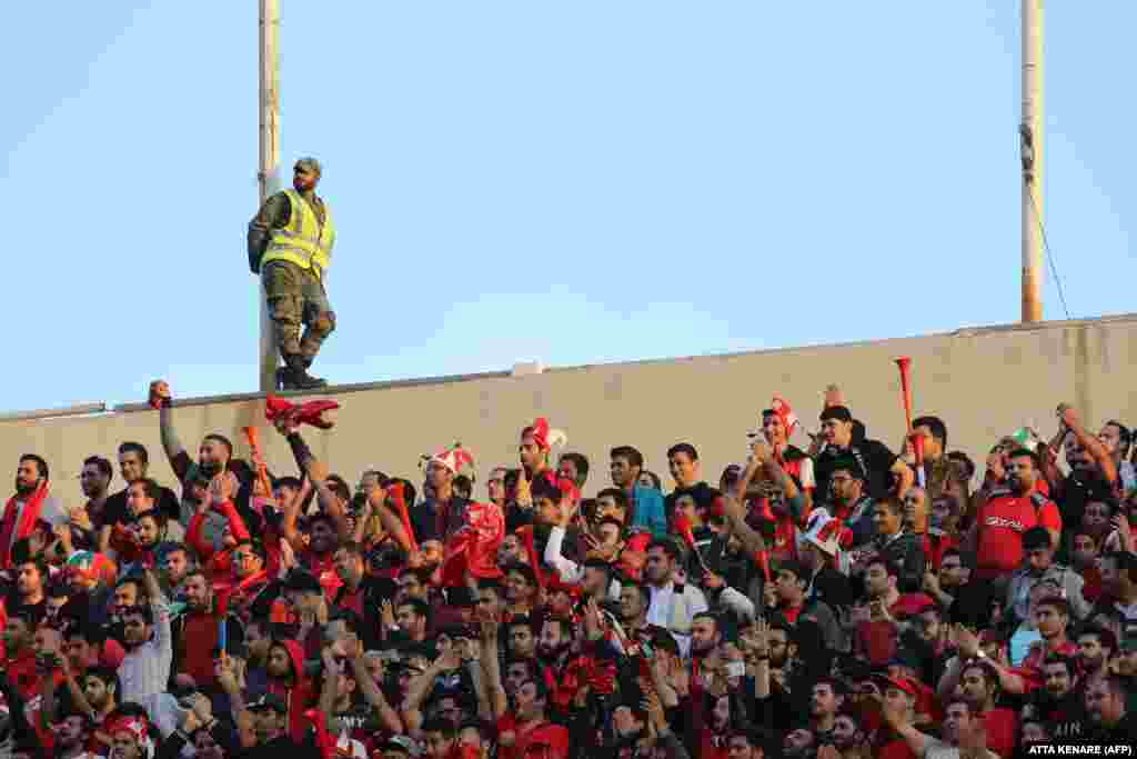 هواداران در ورزشگاه آزادی