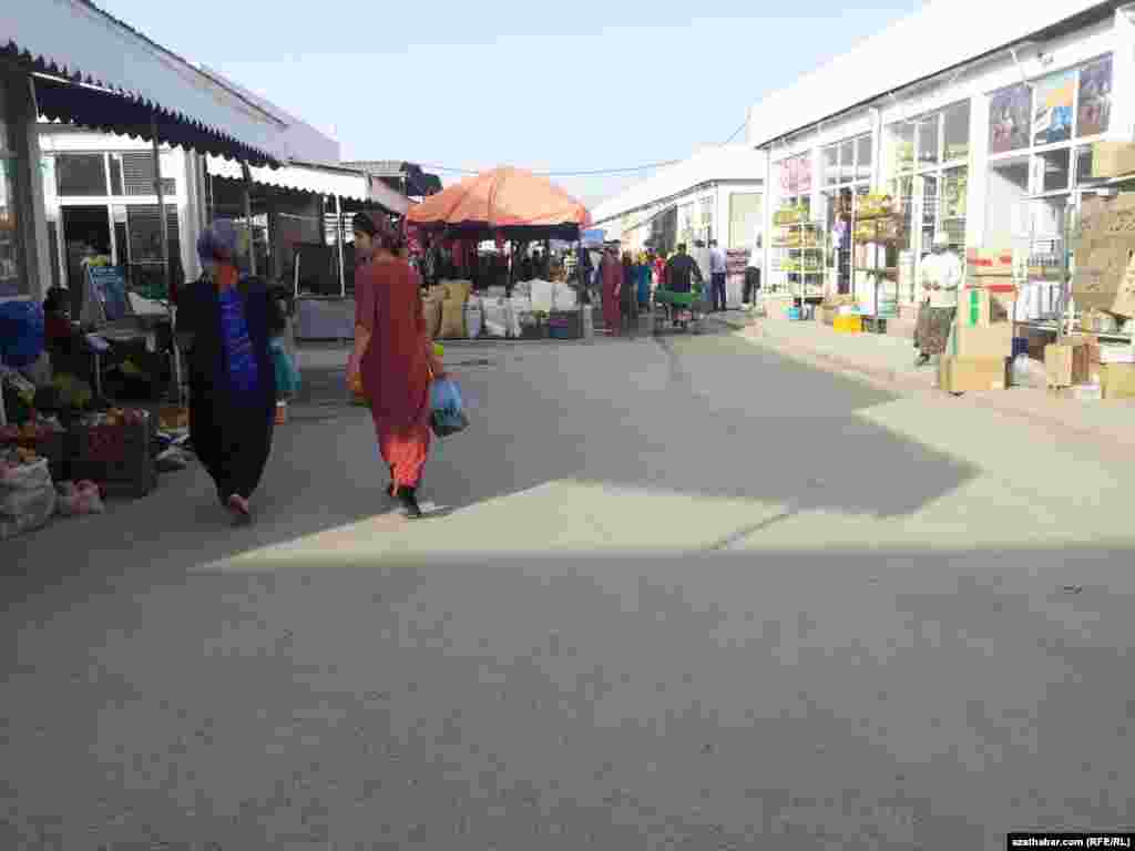 Aşgabadyň "G&uuml;ndogar bazary"