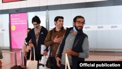 Новинари од Авганистан пристигнаа на меѓународниот аеродром Скопје. Македонија им обезбеди привремен престој. (фотографија од датотека)
