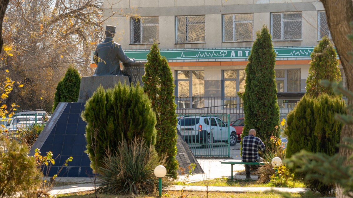 В Белогорске «проверяют» администрацию техникума, где преподаватель ...