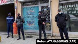 Policia maqedonase para zyrës së kompanisë 'Besa' në Shkup 