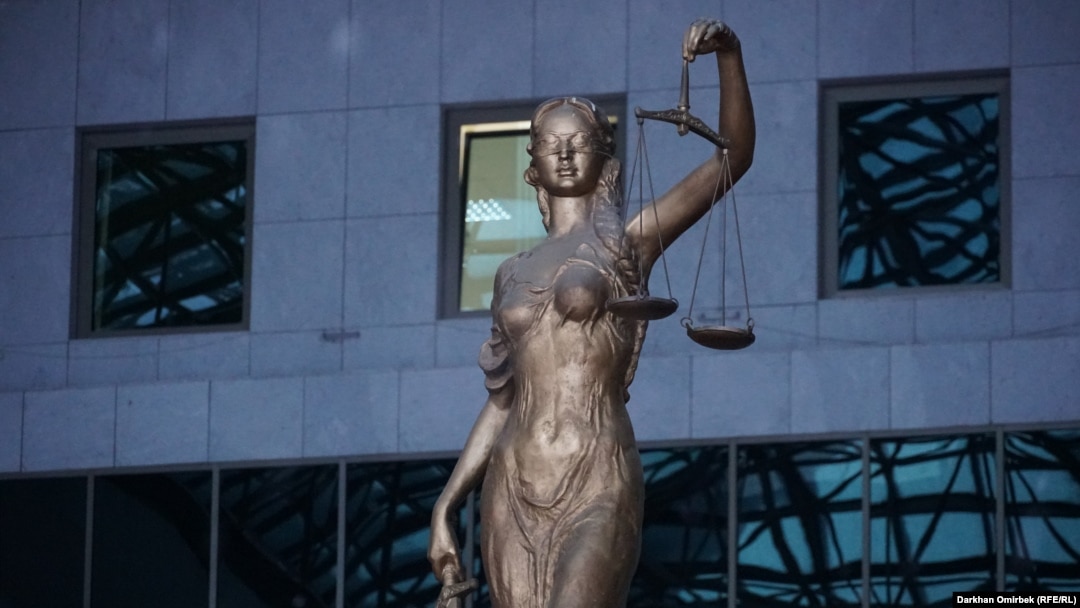 Вуайеризм немесе жасырын камера порно бейнелері Кастрати секс