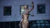 Статуя Фемиды у здания Верховного суда