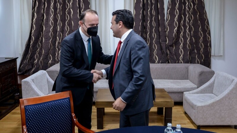 Продолжуваат разговорите за владино мнозинство, Заев најави оставка во СДСМ во вторник