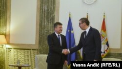 Përfaqësuesi i Posaçëm i Bashkimit Evropian për dialogun mes Kosovës dhe Serbisë, Mirosllav Lajçak në takim me presidentin e Serbisë, Aleksandar Vuçiq.