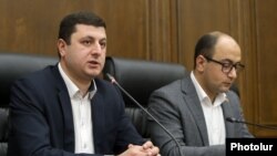 Members of the opposition Pativ Unem parliamentary faction Tigran Abrahamian (L) and Hayk Mamijanian during news briefings in parliament, November 19, 2021