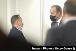 Adrian Câciu, actualul ministru al Finanțelor, și Dan Vîlceanu, fostul ministru de specialitate.