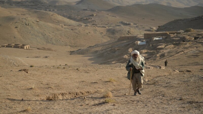 په افغانستان کې فقر او تنګ لاسي؛ د کلیوالو سیمو ډېرو استوګنو خپلې وروستۍ شتمنې پلورلي