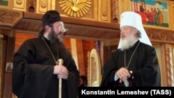 Епископ Диомид и будущий патриарх РПЦ Митрополит Кирилл, архив