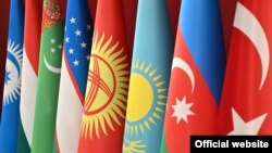 Национальные флаги стран-членов Организации тюркских государств.