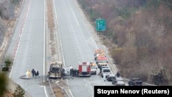 Autobusi i djegur në një autostradë në Bullgari. 23 nëntor 2021. 