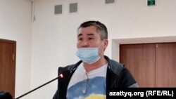 Гражданский активист Орынбай Охасов в суде по его делу. Уральск, ноябрь 2021 года 