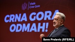 Zdravko Krivokapić, tokom predstavljanja infesticionog programa "Crna Gora sada", 22. novembra 2021. u Podgorici. Godinu dana nakon što je njegova Vlada preuzela upravljanje nad državom suočava se sa kritikama koje su pratile i raniju vlast, na neadekvatan odgovor na korupciju.