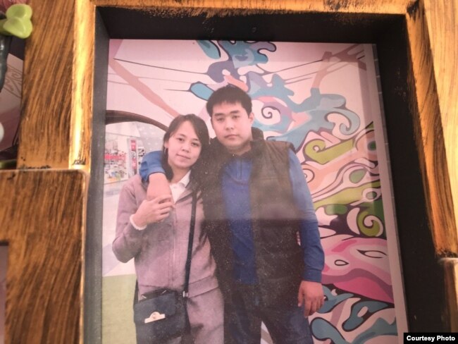 Бақтыгүл Қыдырбаева және оның күйеуі. Отбасы архивінен алынған сурет. Туыстары суретті жариялауға рұқсат берген.