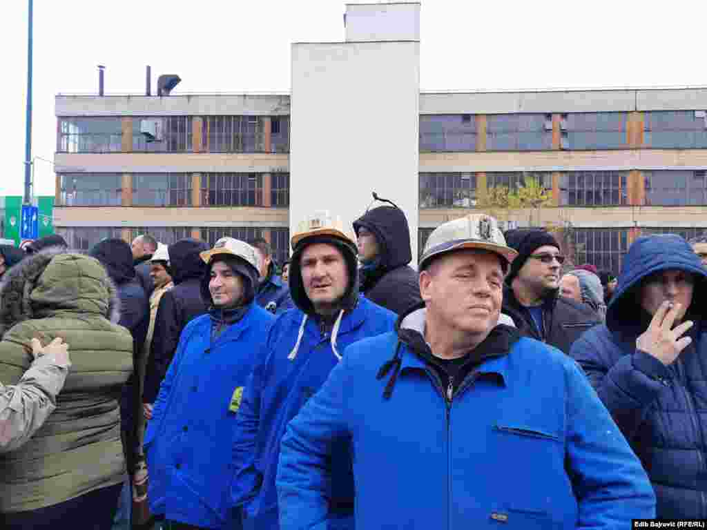 БИХ - Синдикатите на рударите и Електропривреда на БиХ со седиште во Сараево денеска постигнаа договор со кој заврши повеќедневниот штрајк во рудниците, според кој во иднина ќе се плаќа 20 отсто повеќе за јаглен за да се помогне во исплатата на нивните огромни долгови.