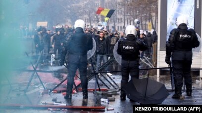 Protesta nëpër botë kundër masave të izolimit