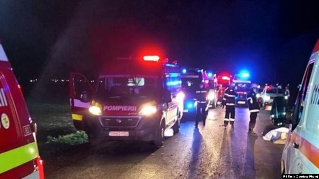 Doi migranți ilegali afgani, alți cinci răniți într-un accident din județul Timiș provocat de un traficant fără permis de conducere