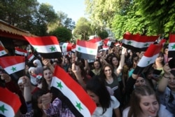 Сторонники Башара Асада заранее празднуют его победу. Дамаск, 26 мая 2021 года