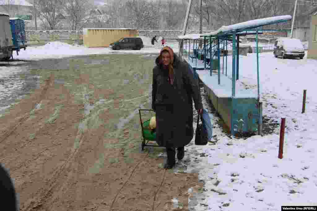 Moldova - people and places in Ciuciuleni, H&#226;ncești