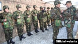 Azerbaijani President Ilham Aliyev (right) awards soldiers serving in the Geranboy district last month.