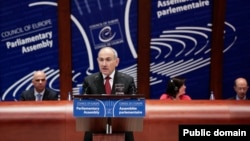 Nikol Paşinyan AŞPA-da çıxış edir. 