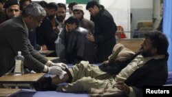 Рятувальники надають допомогу постраждалим внаслідок вибуху