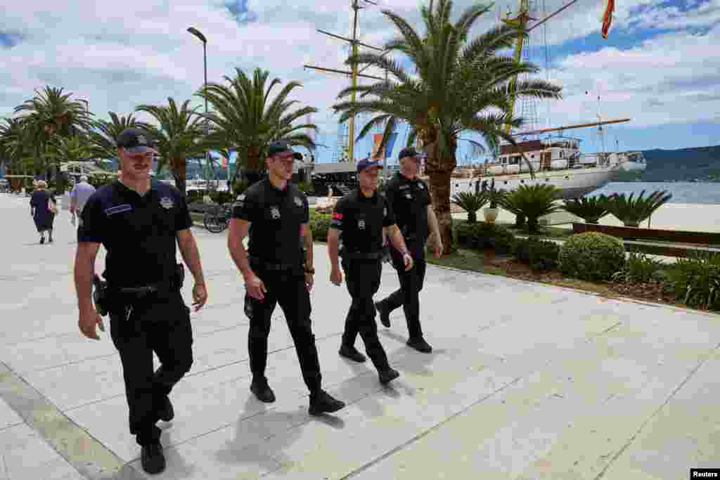 Policajci patroliraju Tivtom pred samit