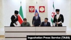 Рамзан Кадыров и Юнус-Бек Евкуров подписывают соглашение «Об установлении границы между Республикой Ингушетия и Чеченской Республикой»